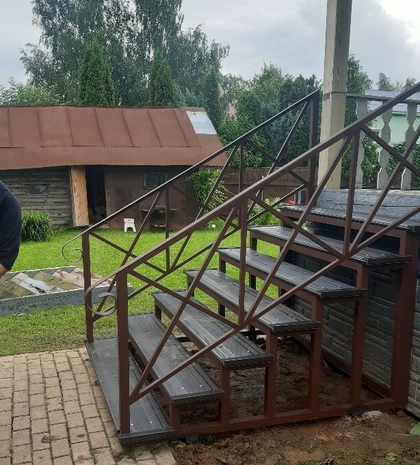 Уличная лестница на крыльцо под заказ